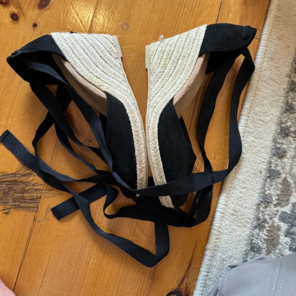 Old Navy Black Ballerina Closed Toed Wedges - Picture 4 of 6